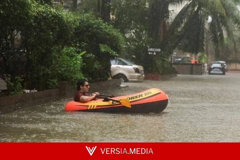 印度孟买暴雨致民房坍塌酿六死 其中五人是儿童