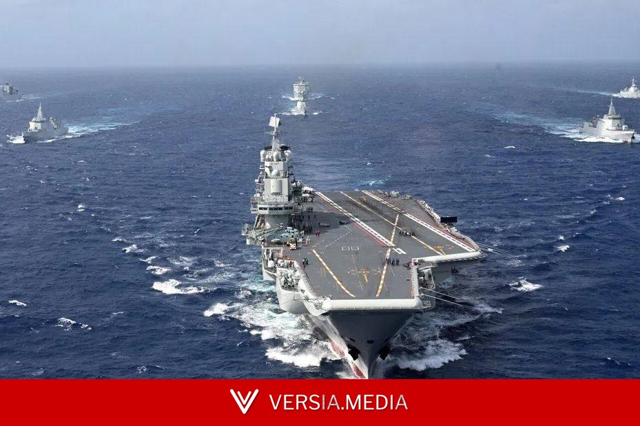 辽宁舰编队完成40多天远海训练 西太平洋与两栖攻击舰联合演练