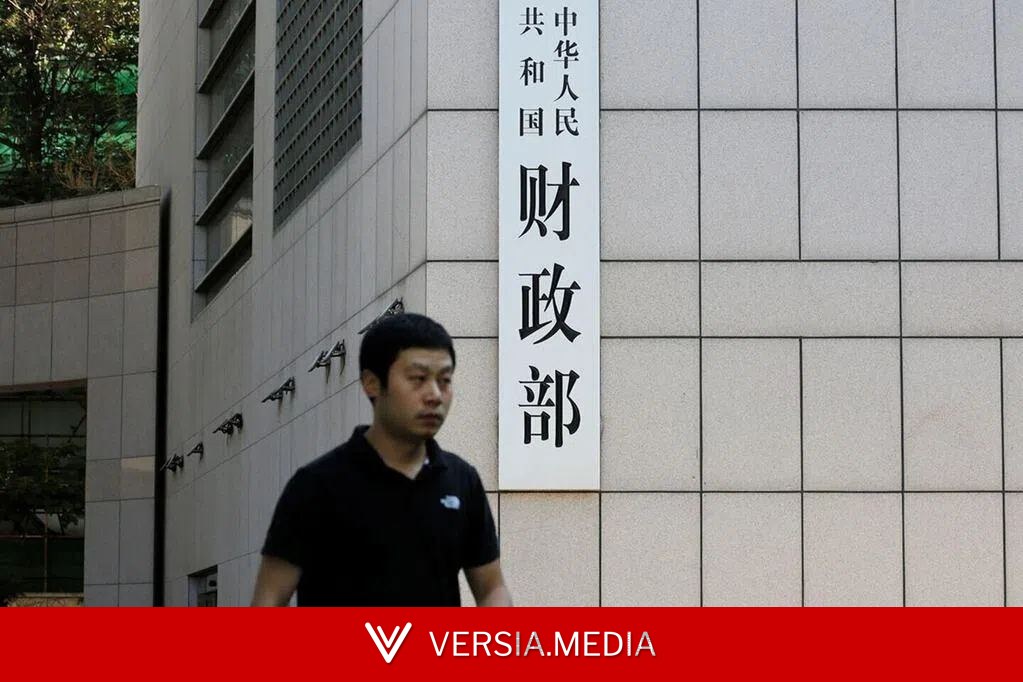中国财政赤字两年多来首次收窄 内需疲软仍推进节省开支