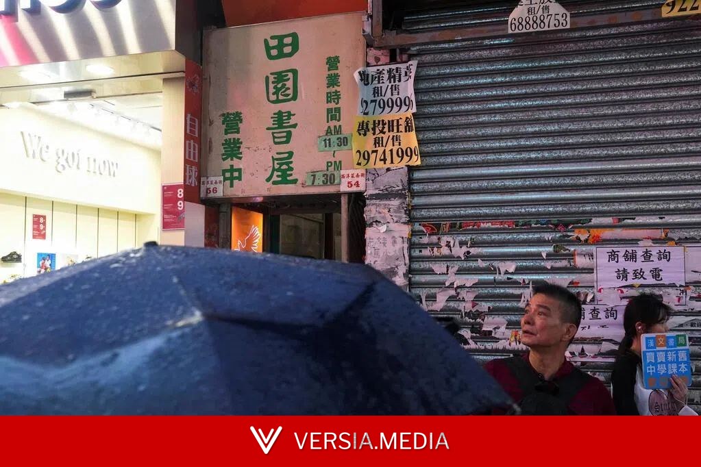 港保安局长:书店有责任确保所售书籍不违法