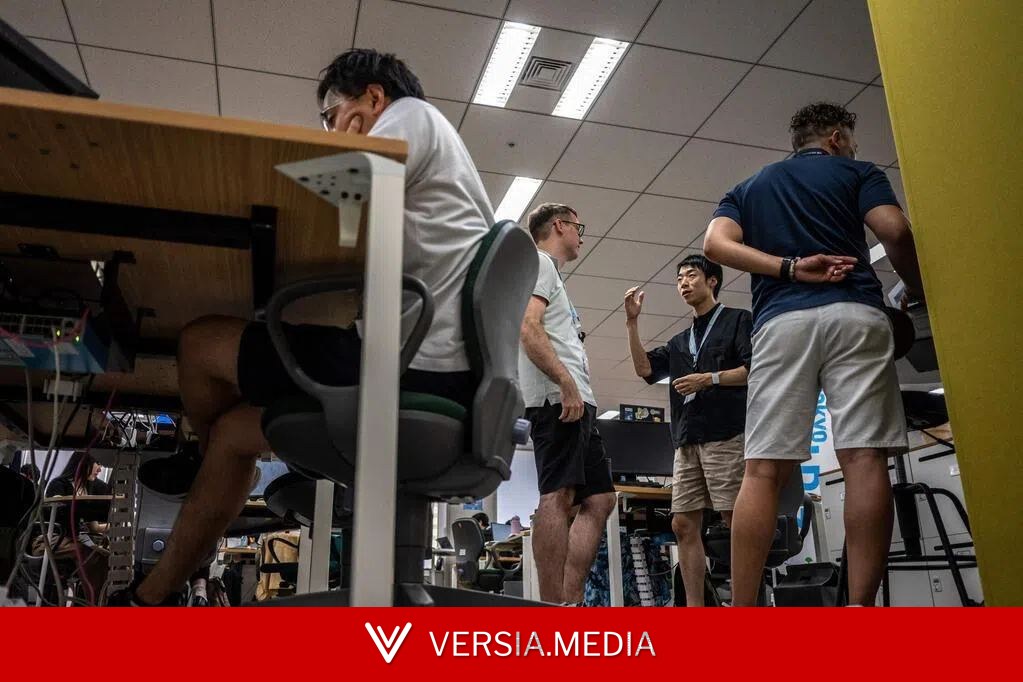 应对炎热夏季 东京推“酷爽商务”允许公务员穿短裤上班