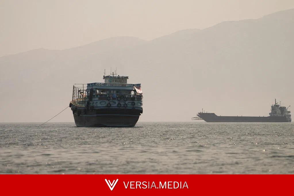 伊朗和阿曼将研究霍尔木兹海峡服务收费问题