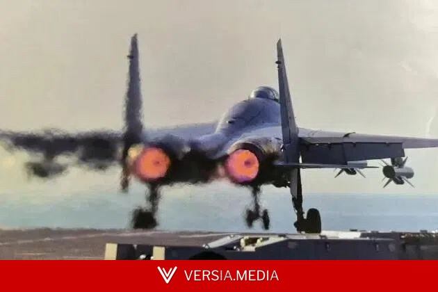 美媒:歼15T挂四反舰导弹起飞 福建舰突破满载限制