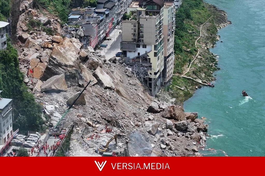 重庆彭水突发山体崩塌 多栋民房被埋